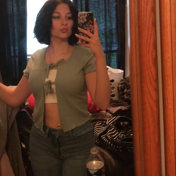 Hi, I’m Izzy!! 🌈 - Picture 2 of 3